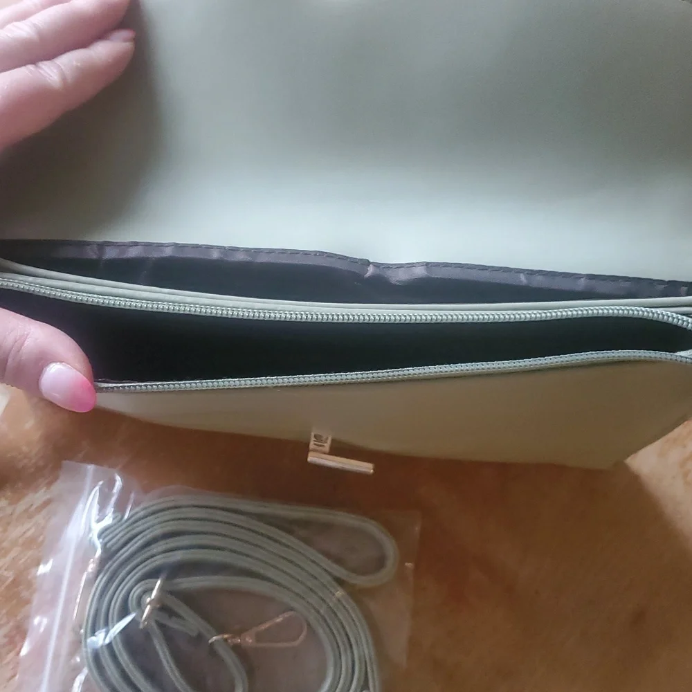 Santa Monica clutch nwt - Picture 6 of 9